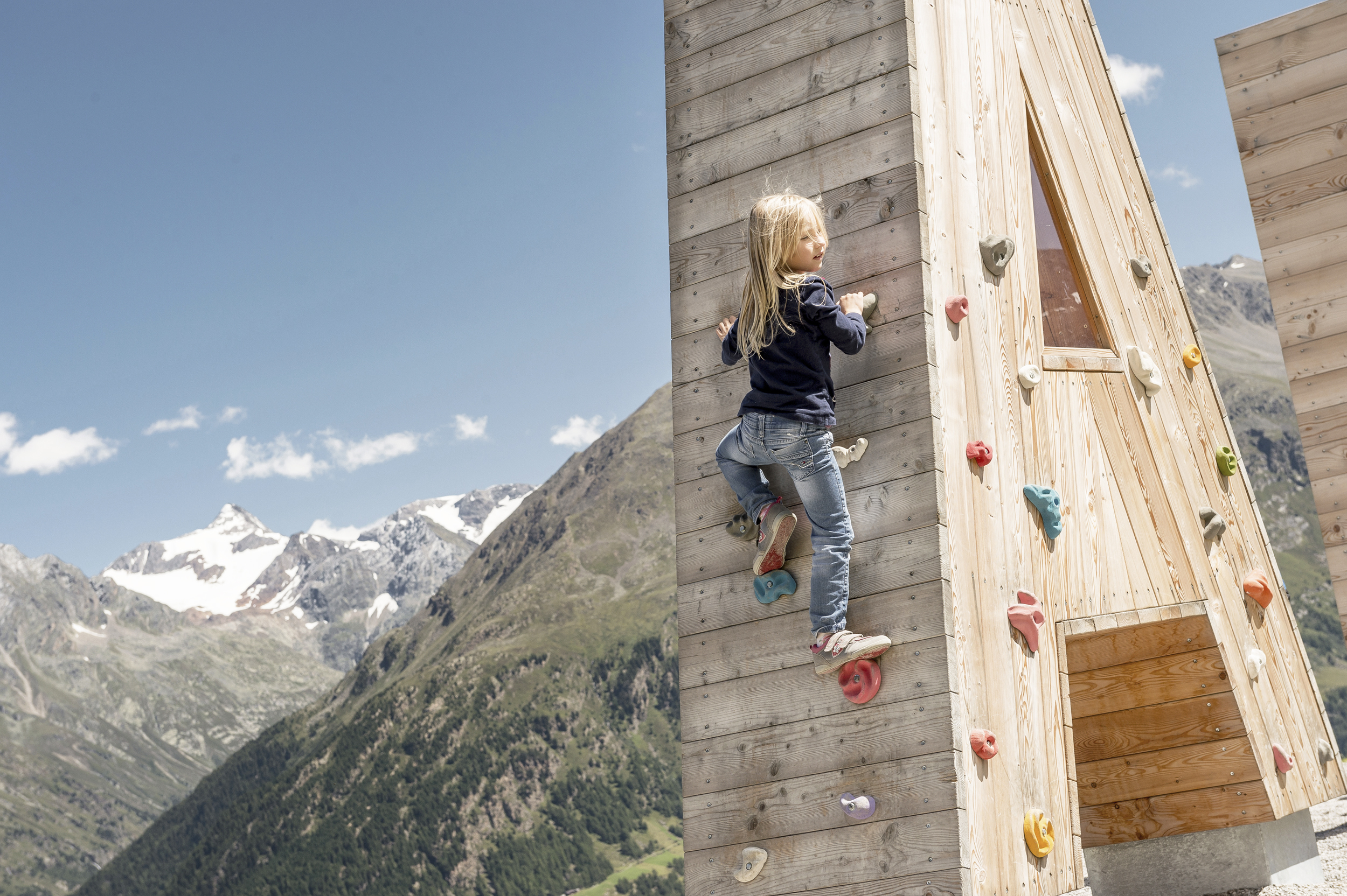 Almzeit Sölden – Kletterbuchstaben für Kinder