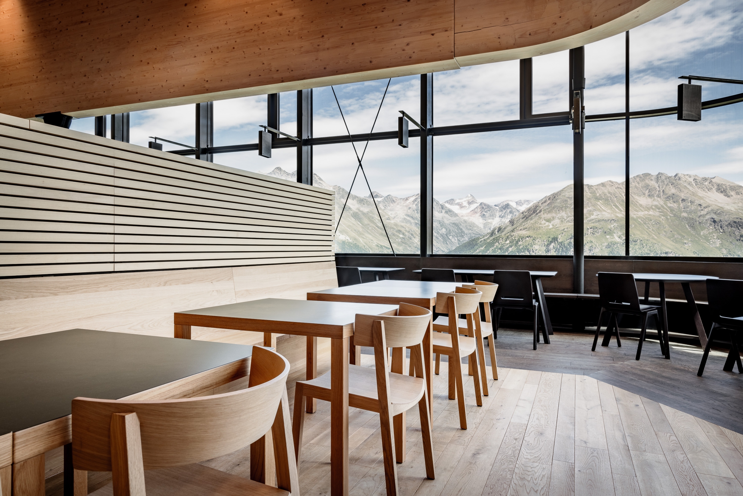 Marktrestaurant FALCON an der Gaislachkoglbahn Mittelstation im Sommer
