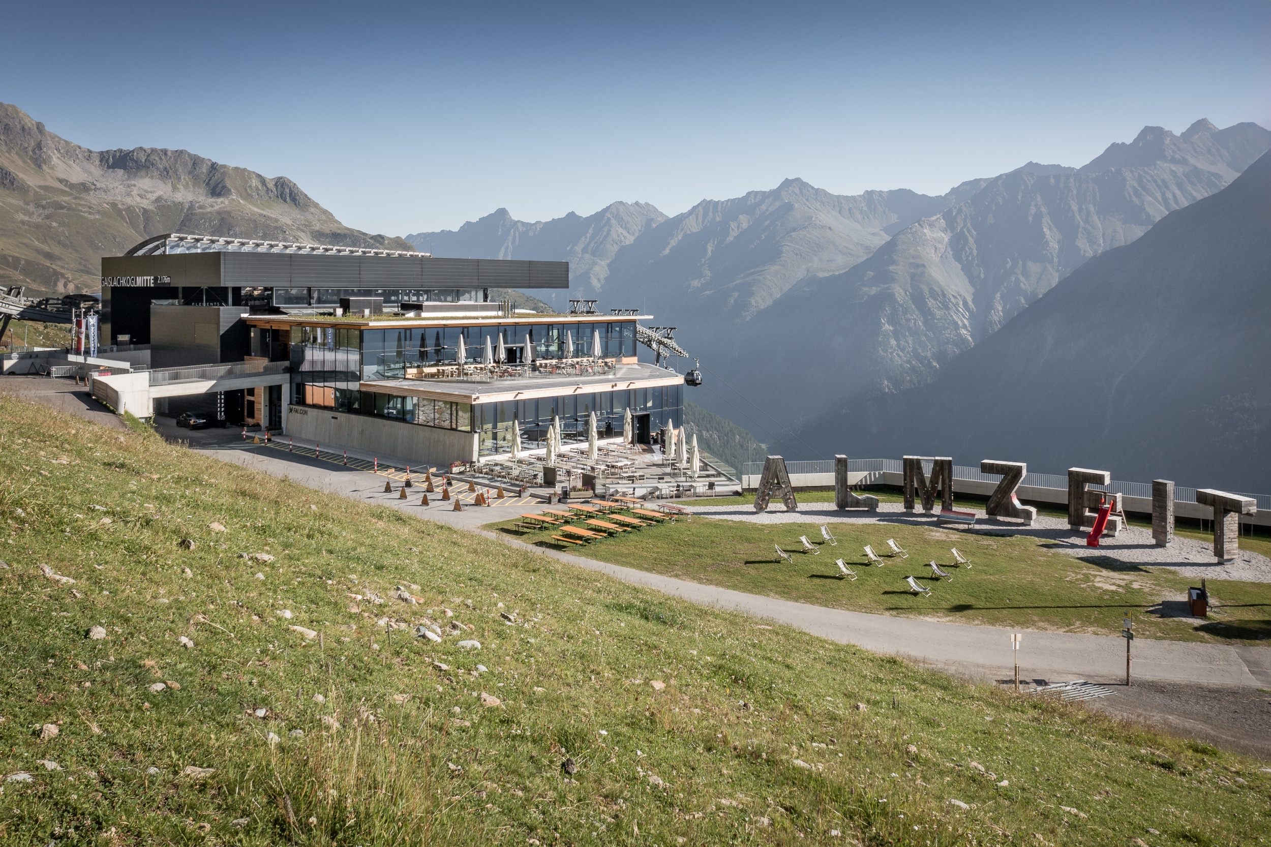 Das Restaurant an der Mittelstation Gaislachkogl im Sommer Das Restaurant an der Mittelstation Gaislachkogl im Sommer