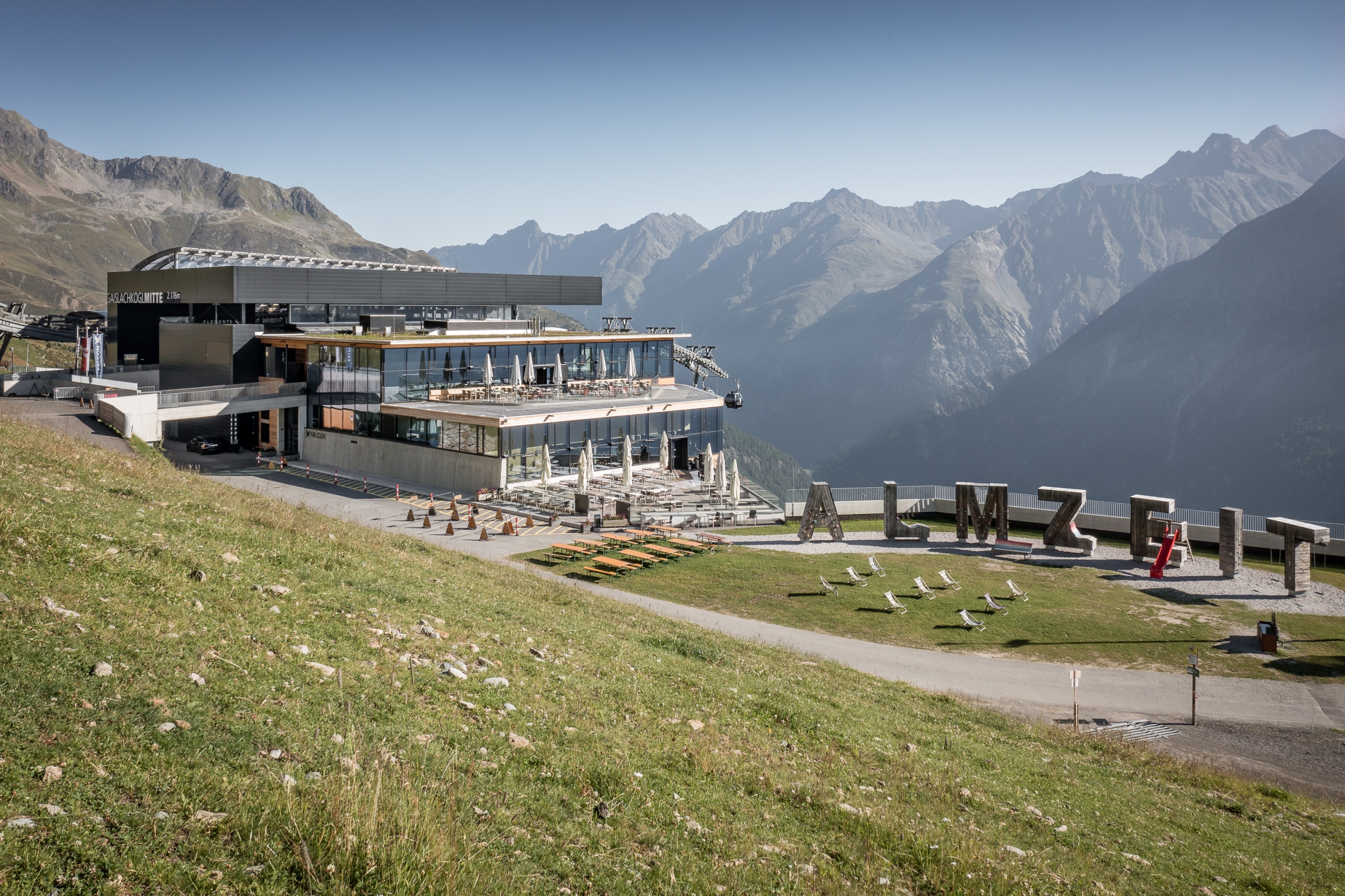 Das Restaurant an der Mittelstation Gaislachkogl im Sommer