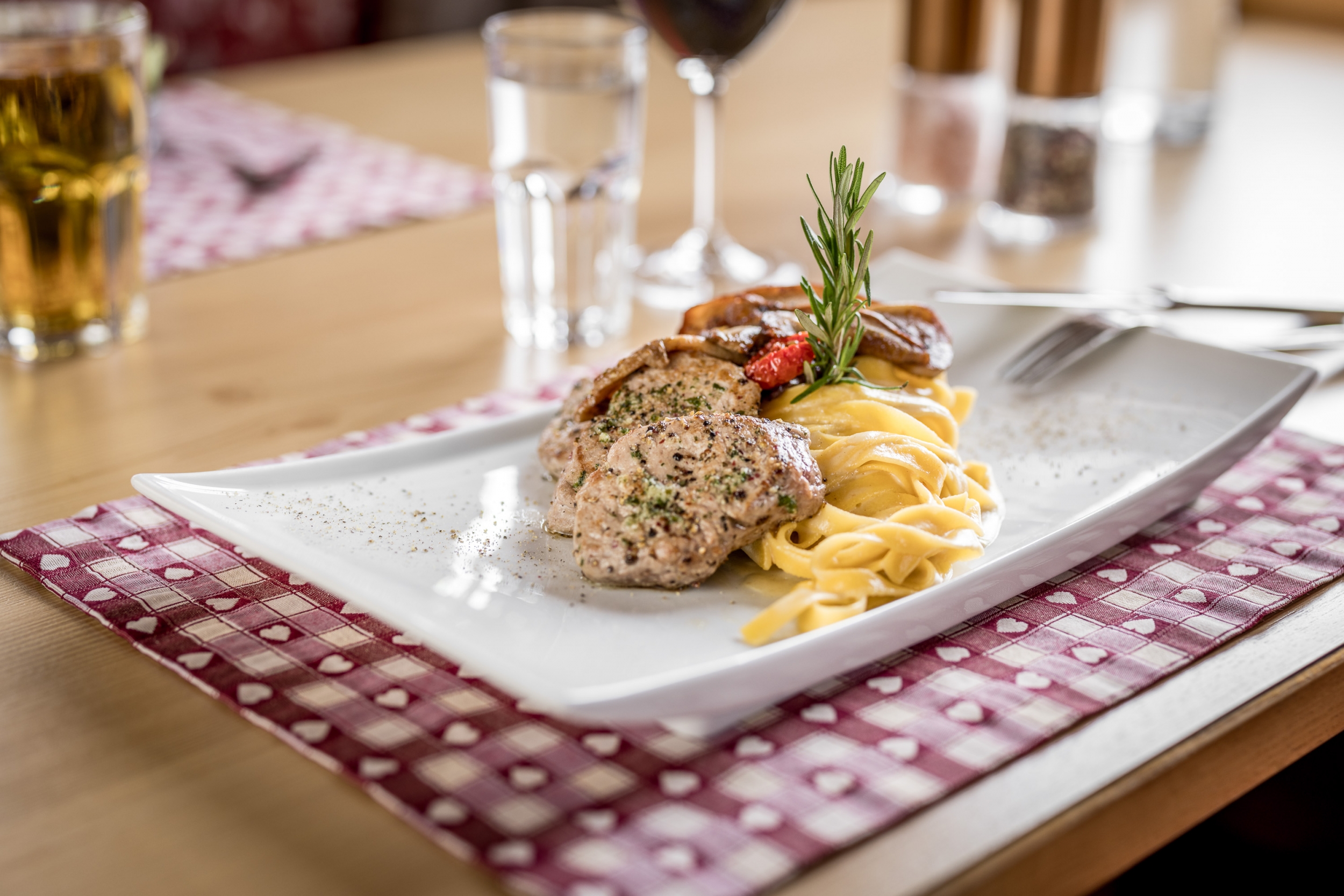 Mittagessen im À-la-Carte-Restaurant Wirtshaus am Giggijoch in Sölden, Tirol