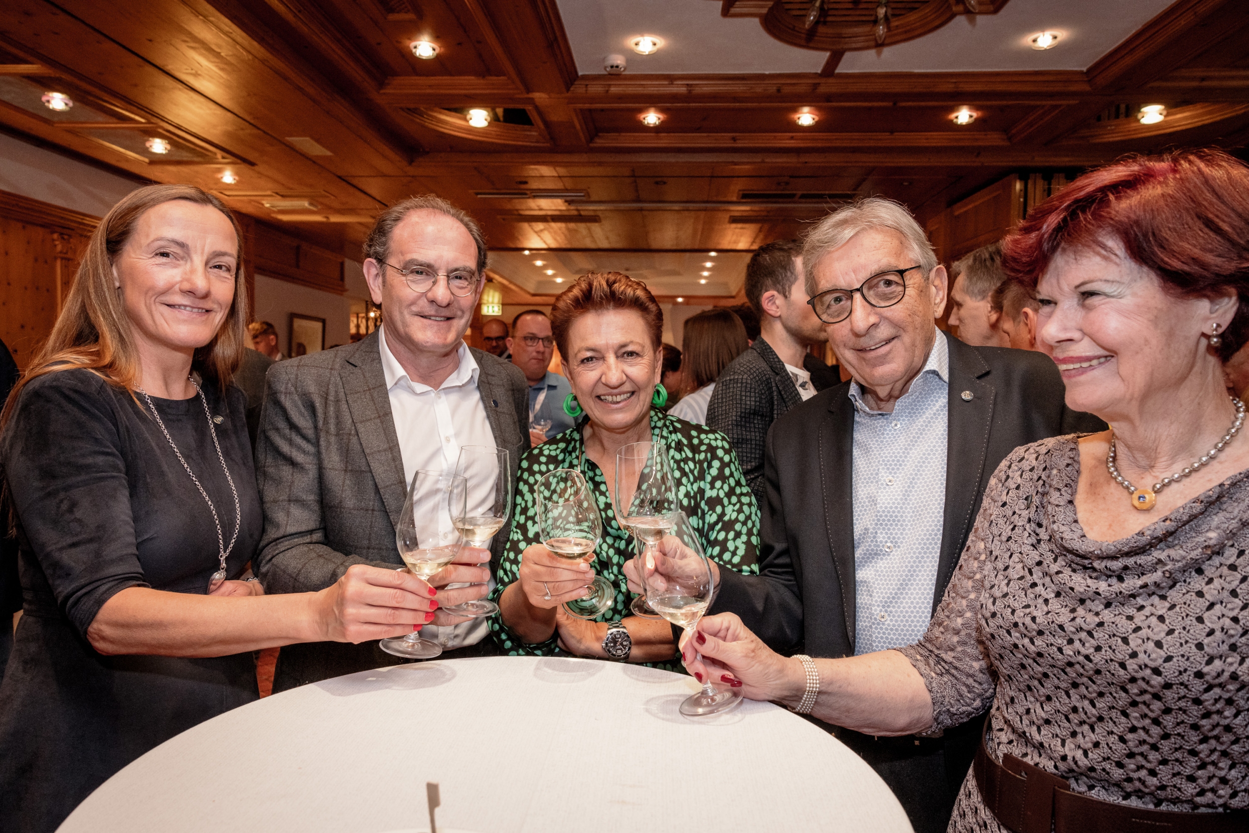 Winzermesse Wein am Berg mit Das Central Gastgeberin Angelika Falkner Winzermesse Wein am Berg mit Das Central Gastgeberin Angelika Falkner