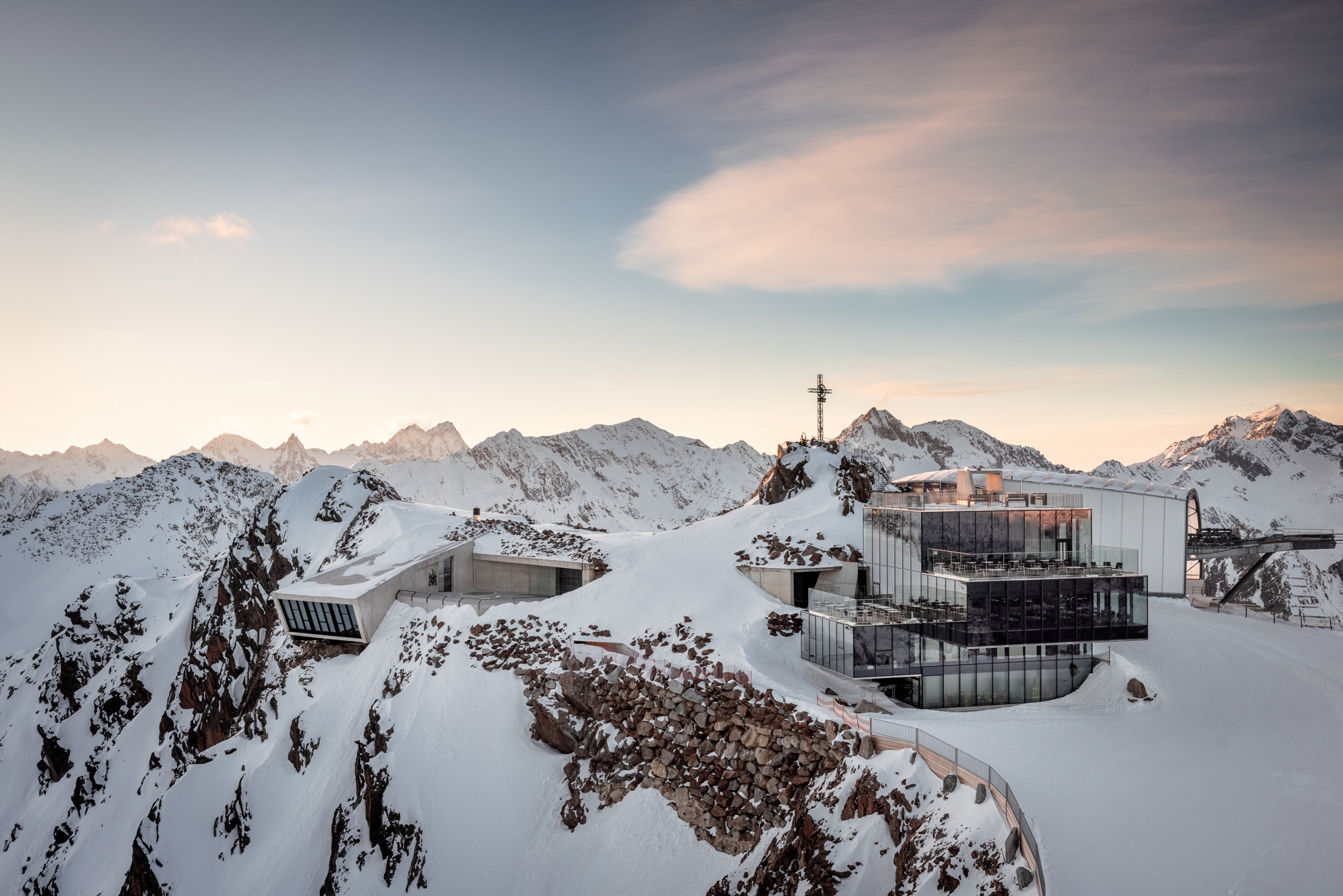 Helikopteraufnahme Ötztaler Bergwelt mit ice Q im Winter Helikopteraufnahme Ötztaler Bergwelt mit ice Q im Winter