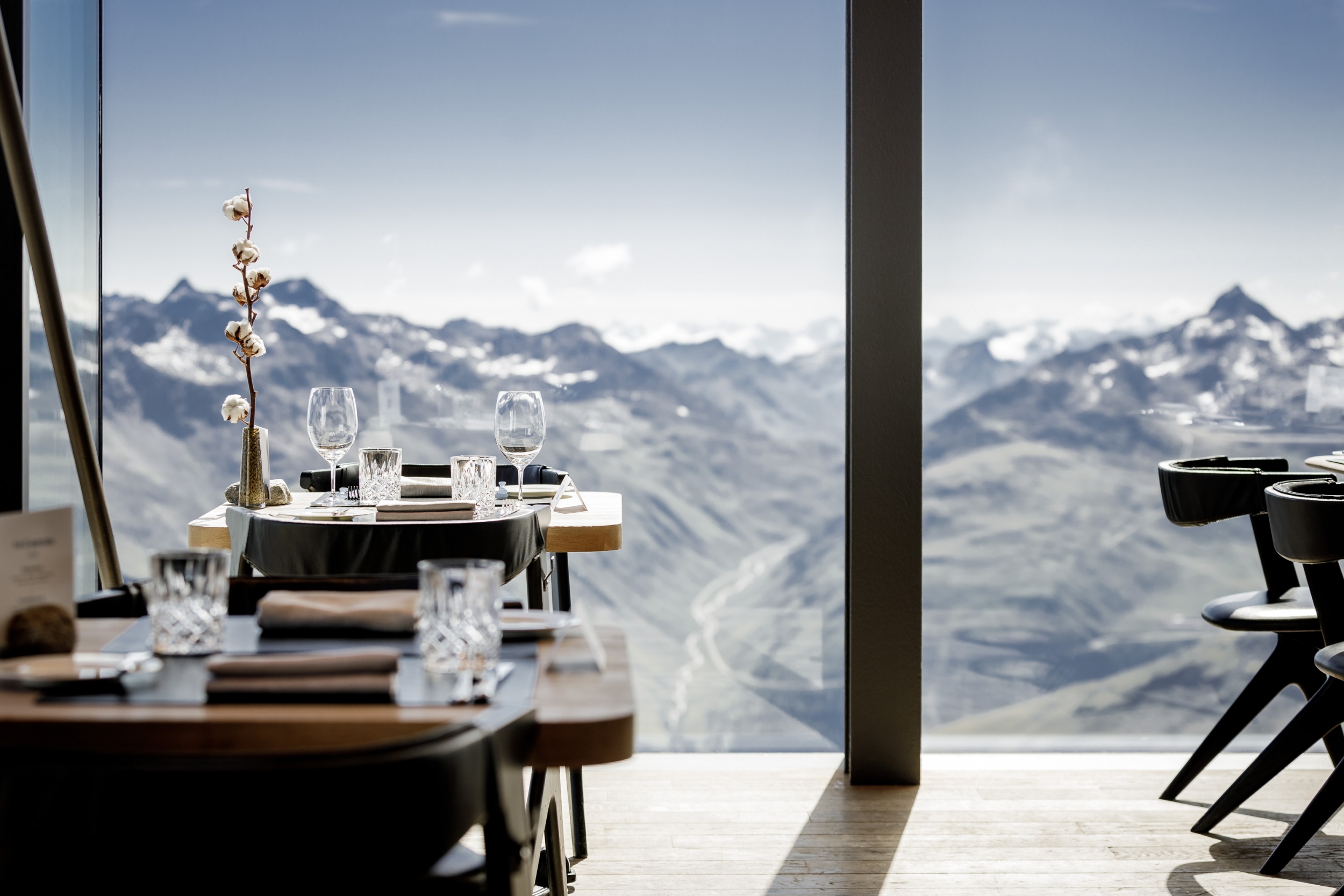 Sommeraussicht im Restaurant ice Q in Sölden Sommeraussicht im Restaurant ice Q in Sölden