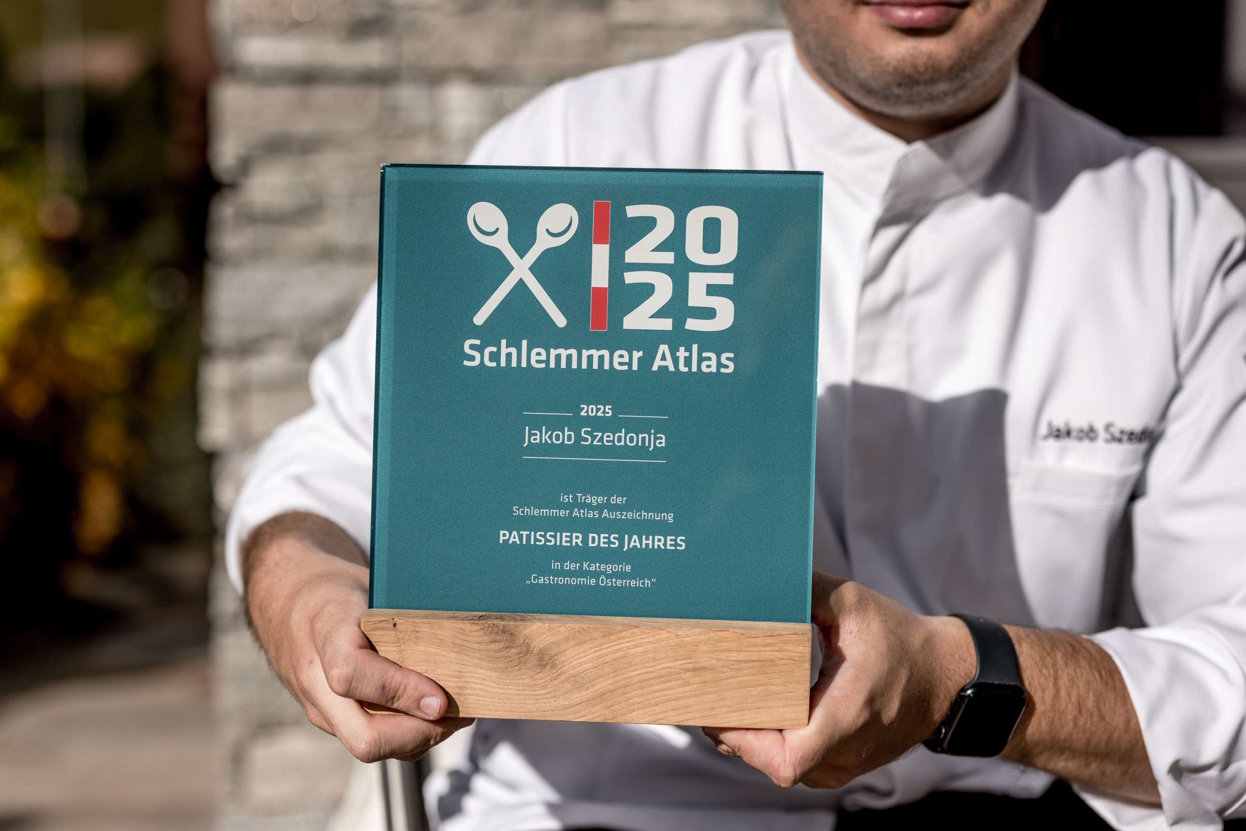 Jakob Szedonja, „Patissier des Jahres 2025“ vom Schlemmer Atlas, ist neuer Chef de Patisserie im 5-Sterne-Hotel Das Central in Sölden, Tirol Jakob Szedonja, „Patissier des Jahres 2025“ vom Schlemmer Atlas, ist neuer Chef de Patisserie im 5-Sterne-Hotel Das Central in Sölden, Tirol