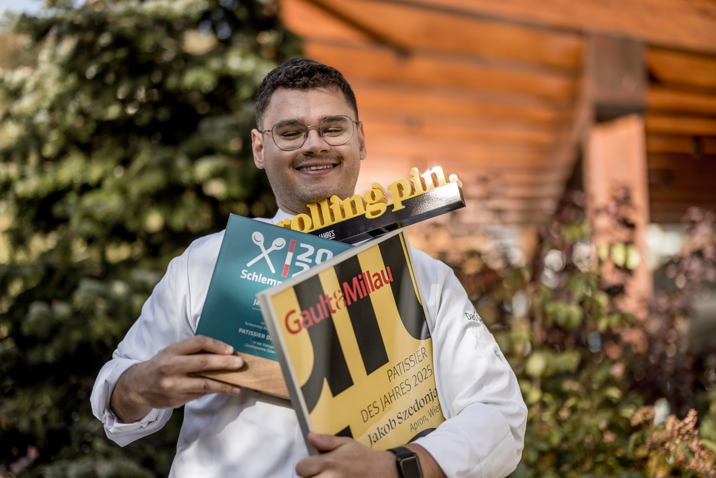 Jakob Szedonja: Dreifach zum „Patissier des Jahres“ gekürt – von Rolling Pin, Gault&Millau und dem Schlemmer Atlas Jakob Szedonja: Dreifach zum „Patissier des Jahres“ gekürt – von Rolling Pin, Gault&Millau und dem Schlemmer Atlas