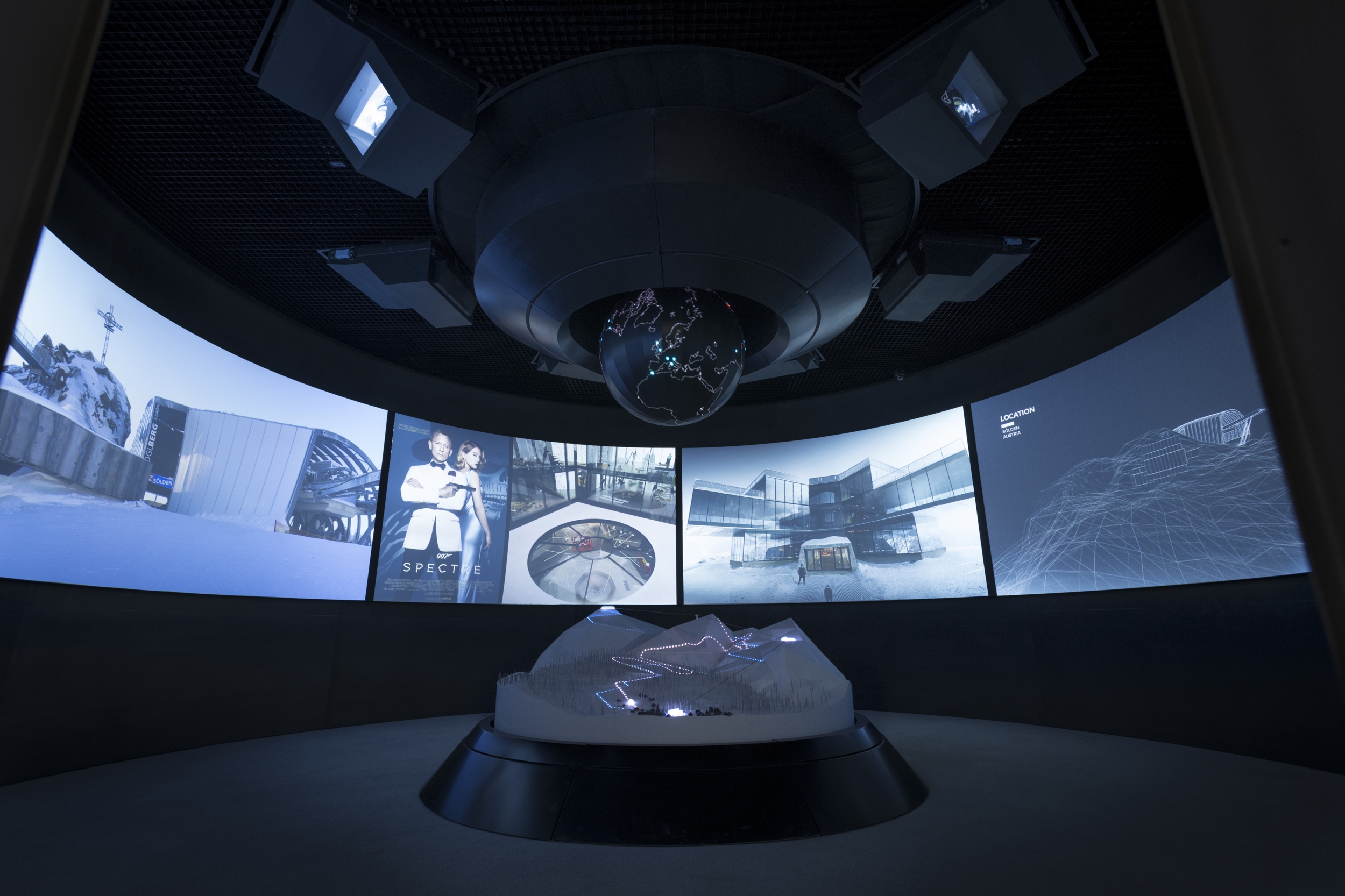 007 ELEMENTS James Bond Erlebniswelt Briefing Room 007 ELEMENTS James Bond Erlebniswelt Briefing Room