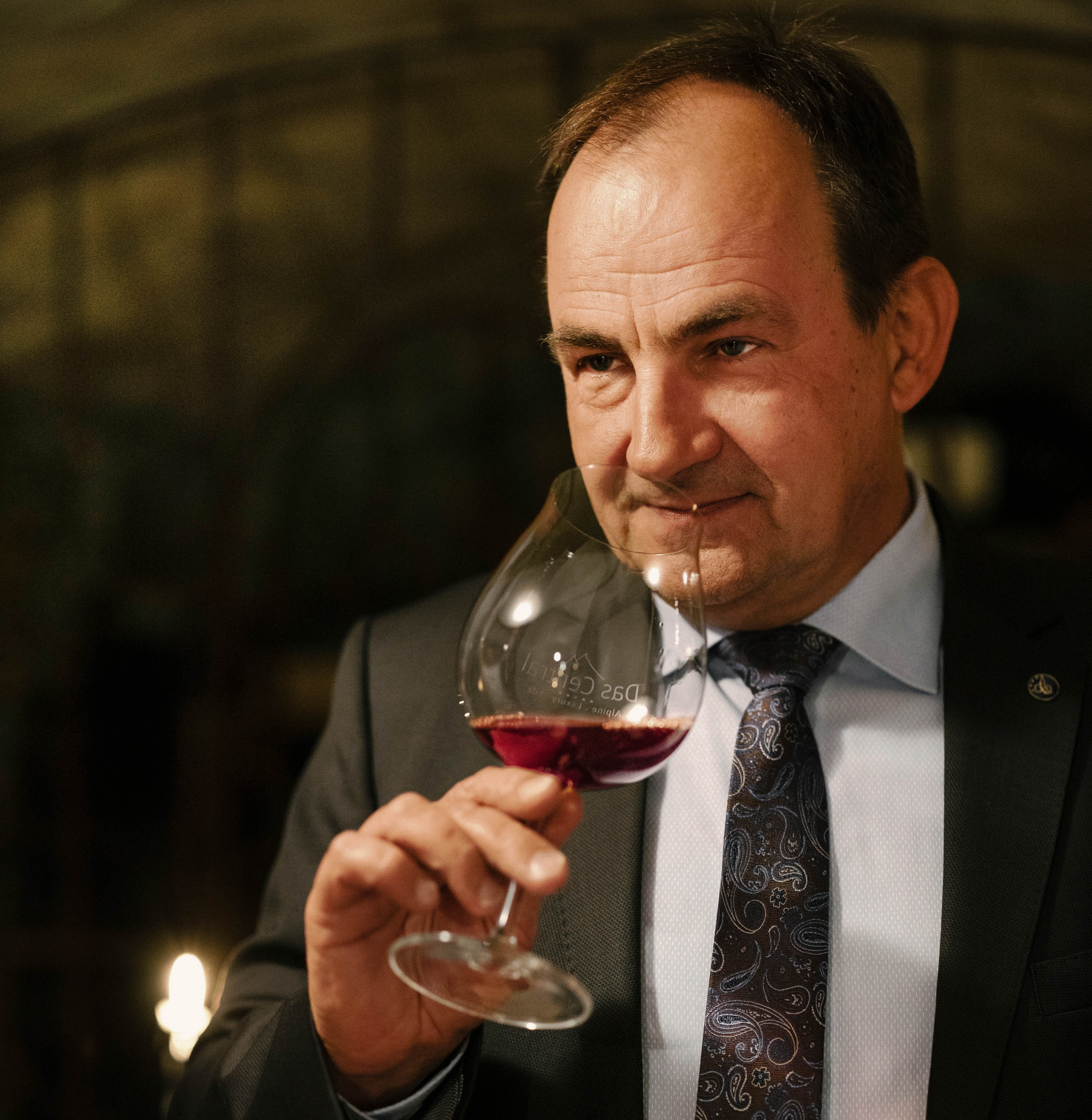 Martin Sperdin, Sommelier vom Hotel Das Central