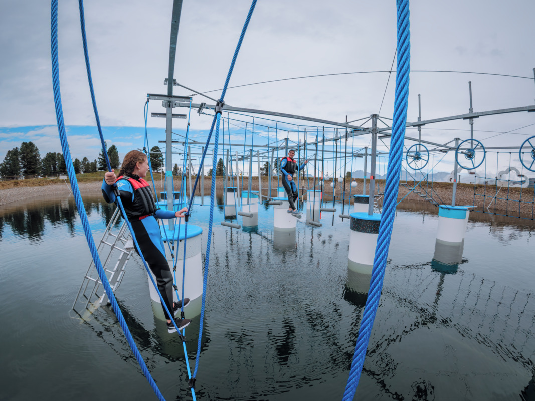 Gäste testen Geschicklichkeit und Balance im neuen Ninja Park in Tirol Gäste testen Geschicklichkeit und Balance im neuen Ninja Park in Tirol