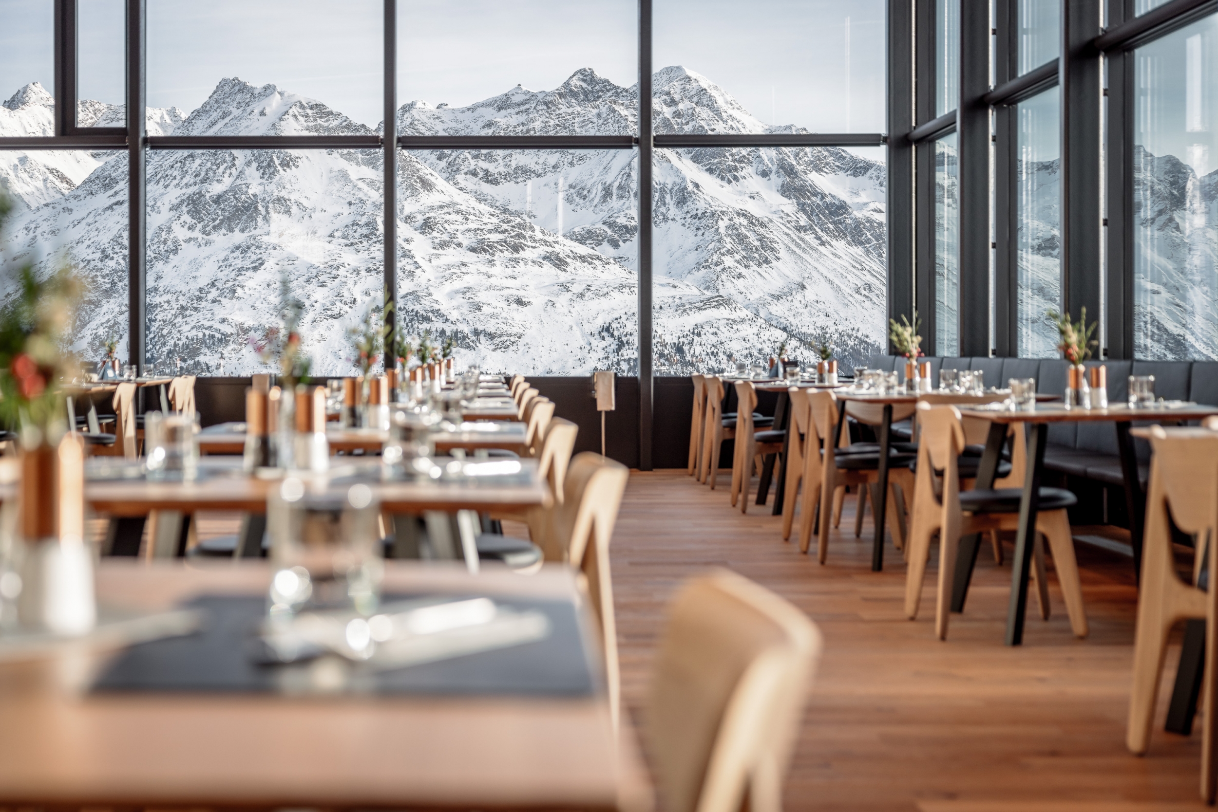 Restaurant Falcon mit Bergpanorama
