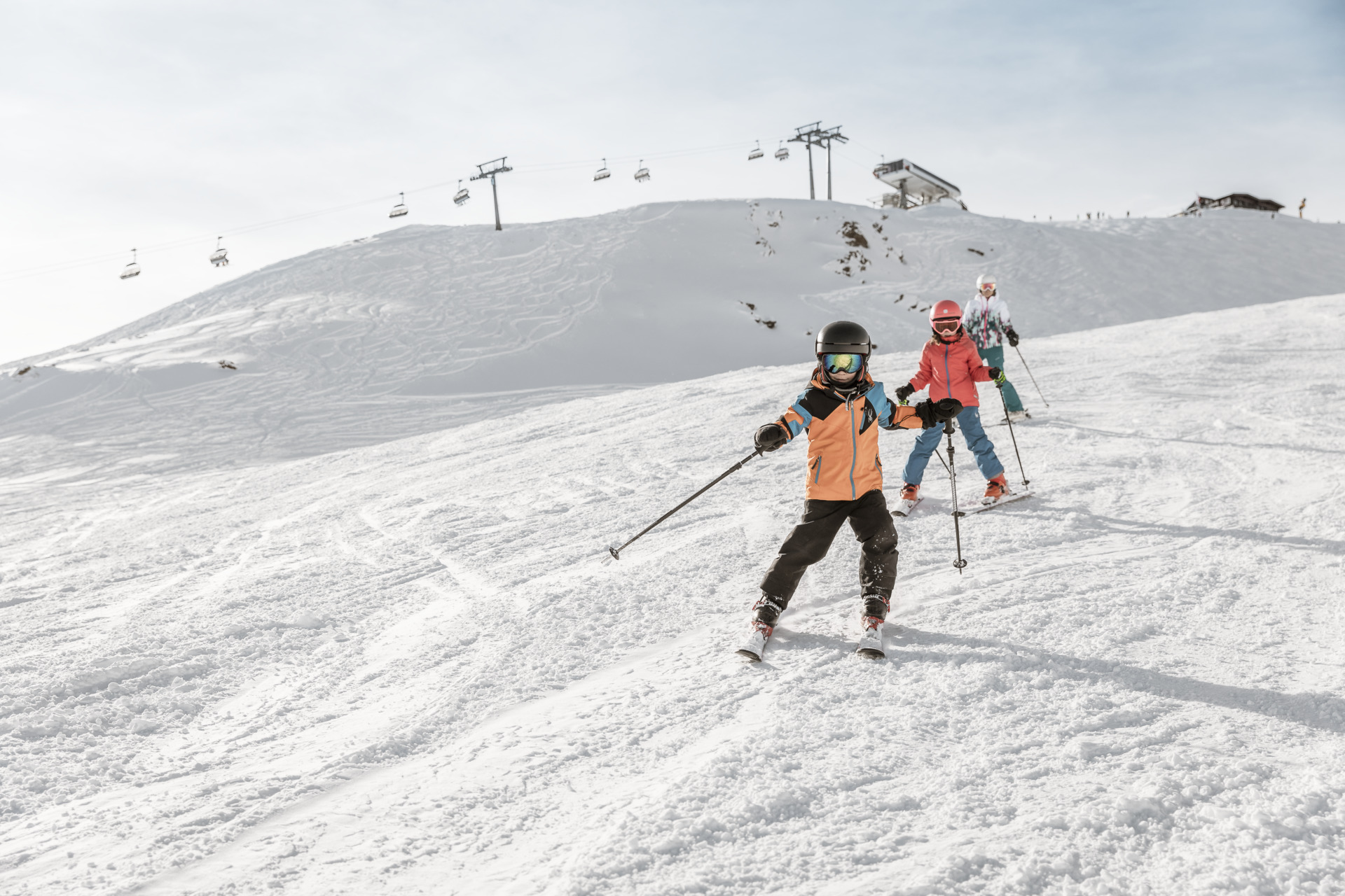 Kinder beim Skifahren in Sölden 