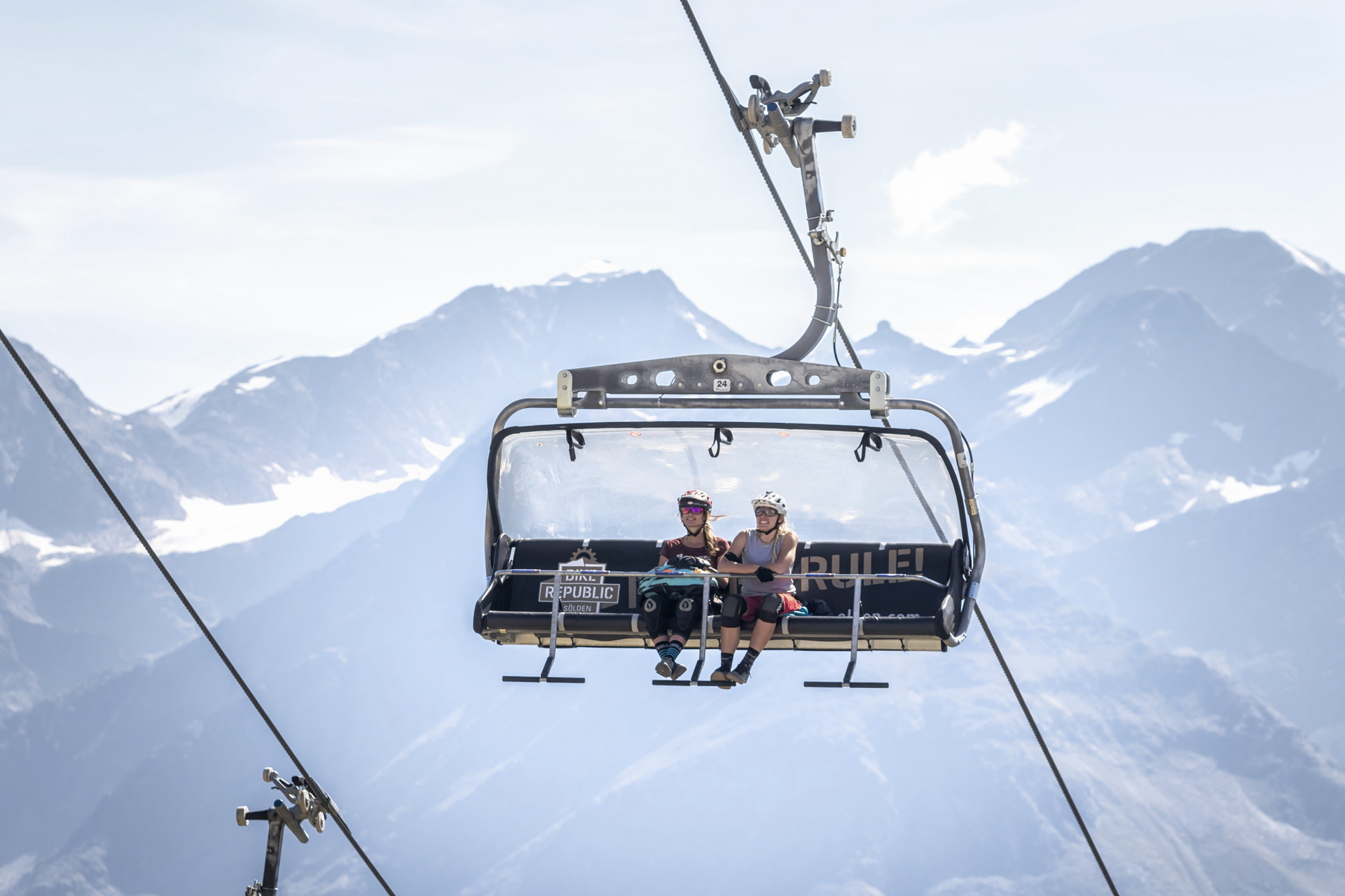 Bike Republic Sölden – Mountainbiker in der Langeggbahn