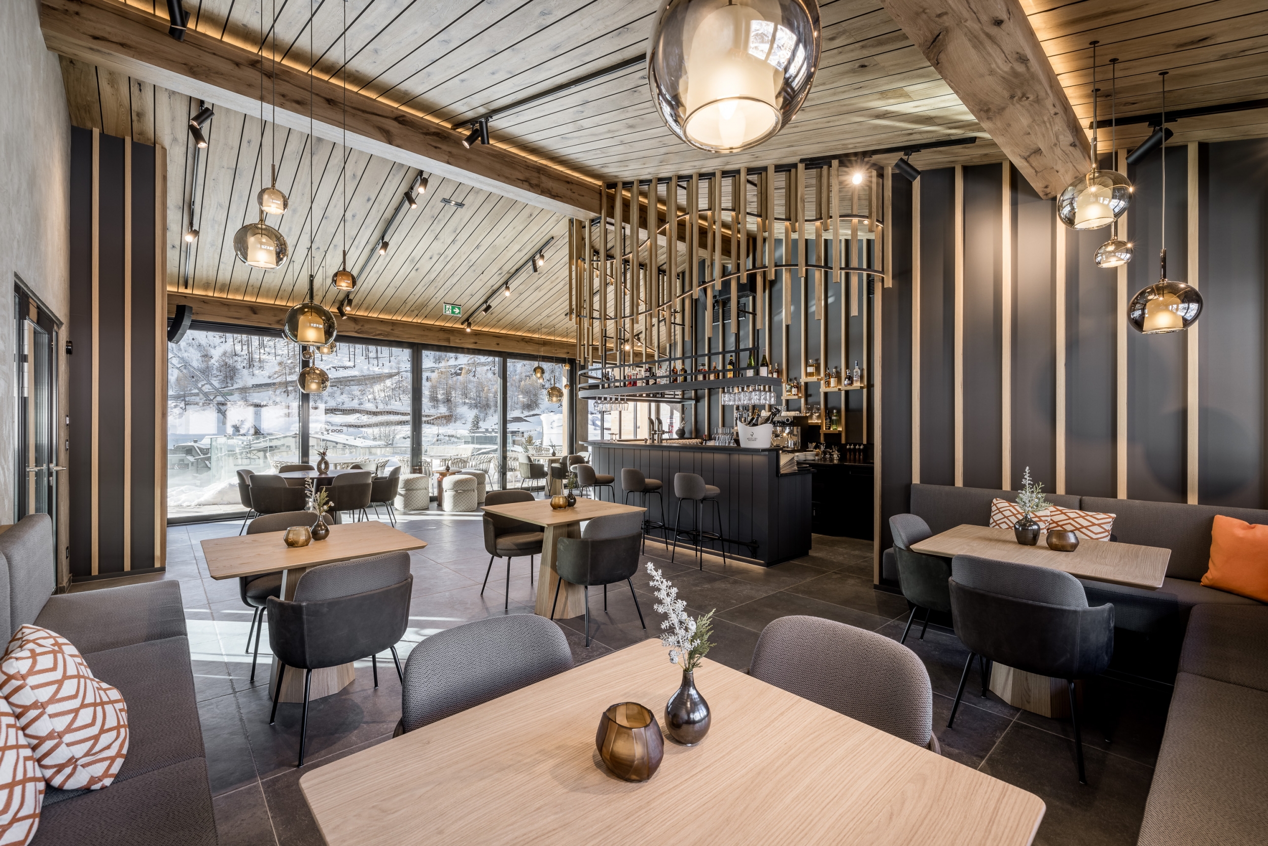 Ansicht des Summit Bistro & Bar im Hotel Das Central in Sölden Ansicht des Summit Bistro & Bar im Hotel Das Central in Sölden