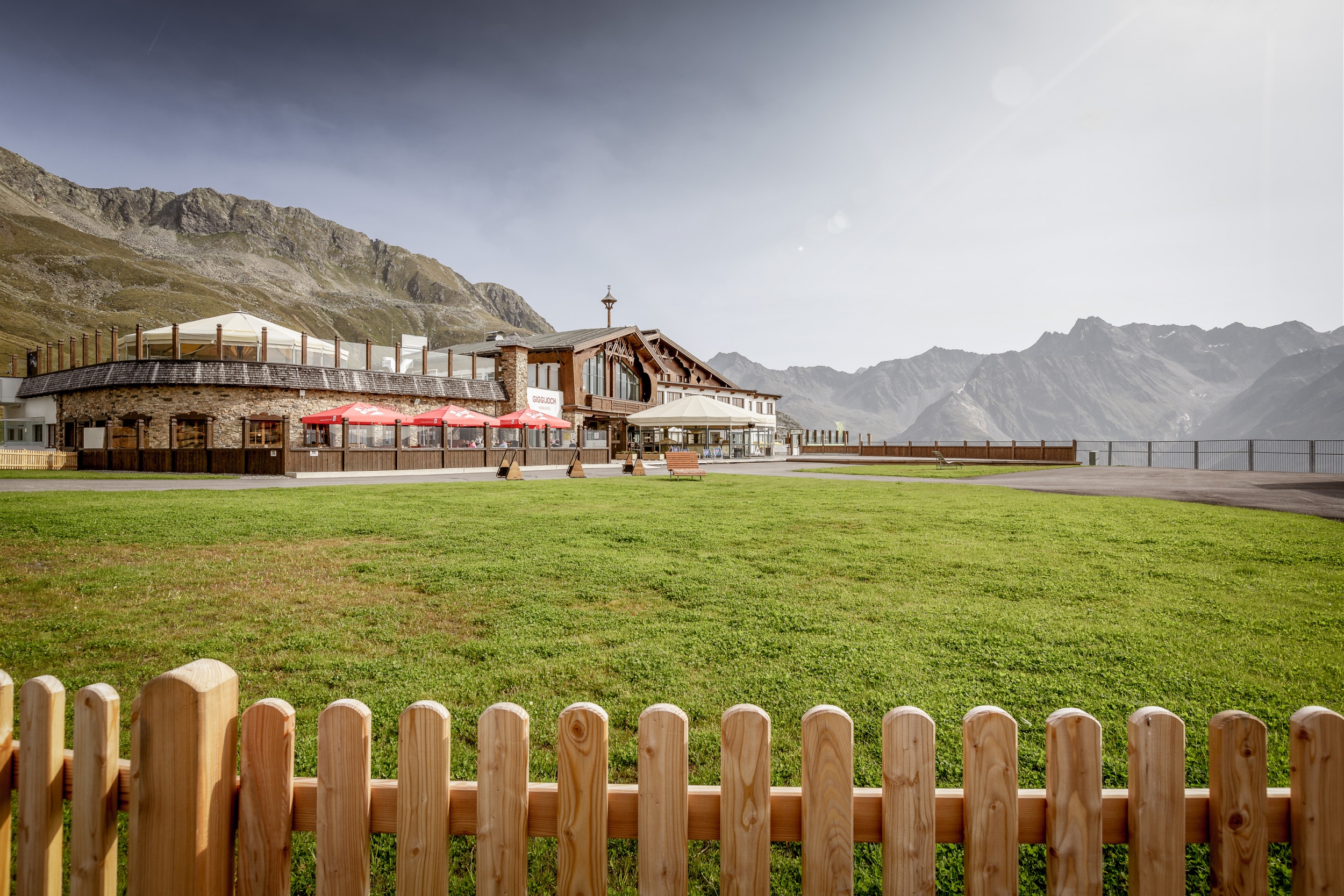 Sommer am Wirtshaus am Giggijoch in Sölden Sommer am Wirtshaus am Giggijoch in Sölden