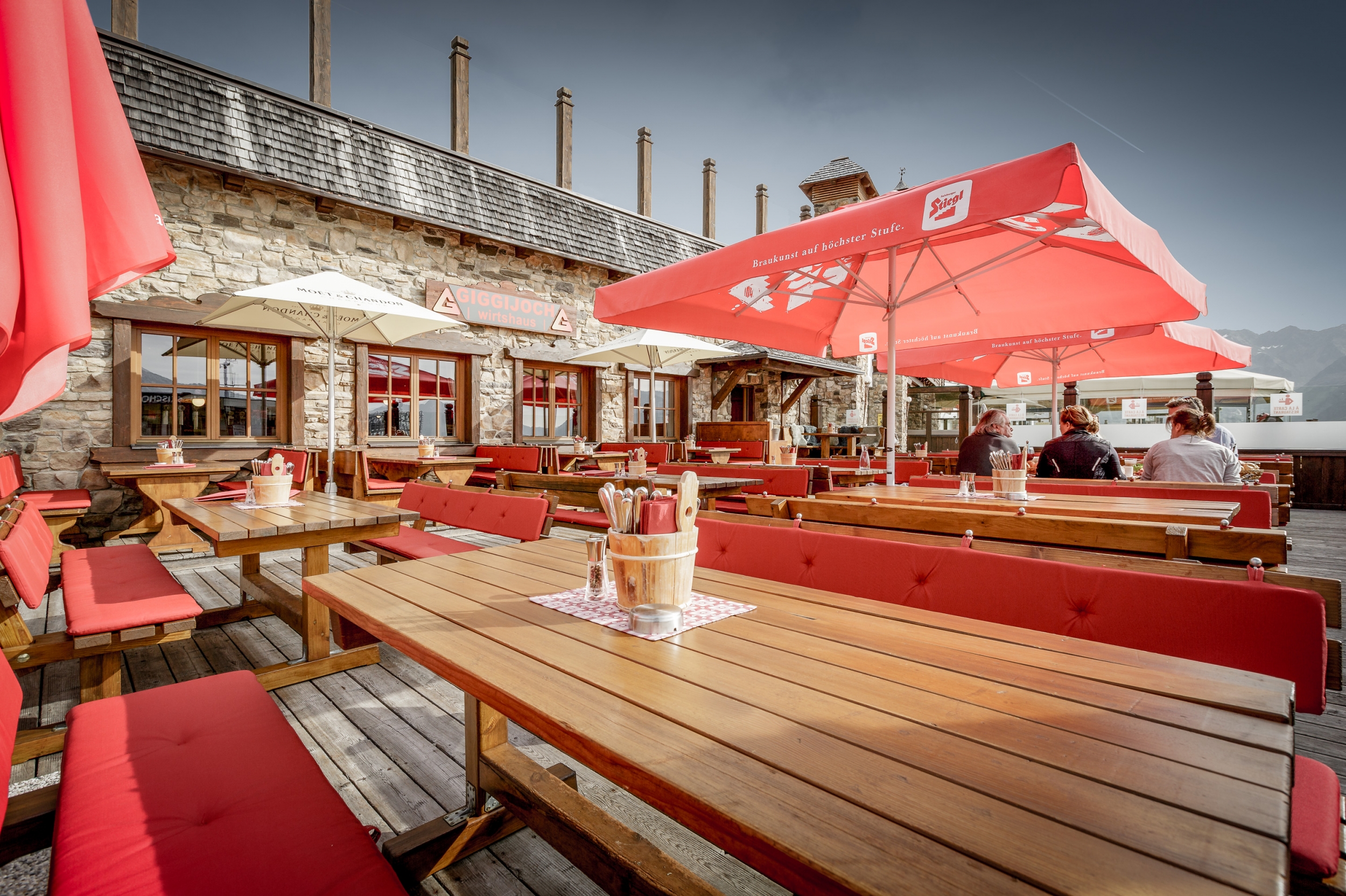 Sonnenterrasse im Wirtshaus am Giggijoch in Sölden, Tirol