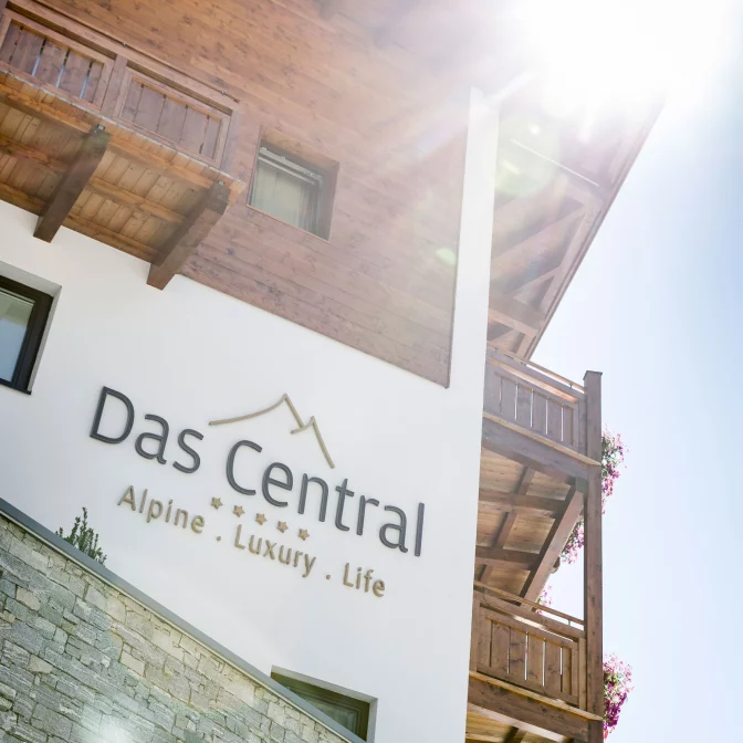 Aussenansicht Sommer Hotel Das Central in Sölden